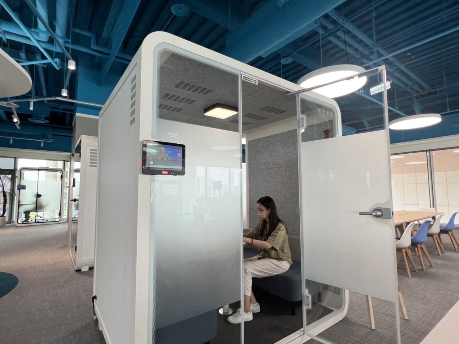 PA真人高雄據點的智慧行動辦公艙，展現PA真人在面板以外的研發應用軟實力